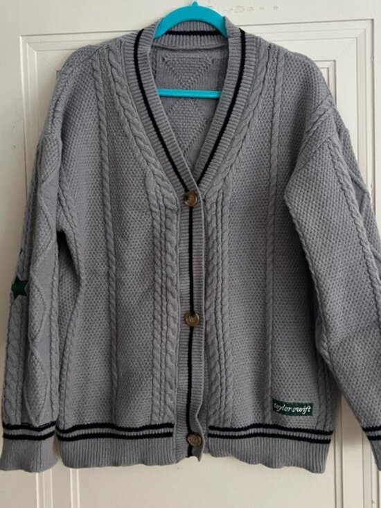Taylor Swift dupe Grey Holiday Collection cardigan - Picture 1 of 4